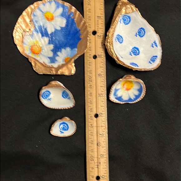 Handcrafted Floral Trinket Dishes Oyster and clam- set of 5 - Picture 7 of 10